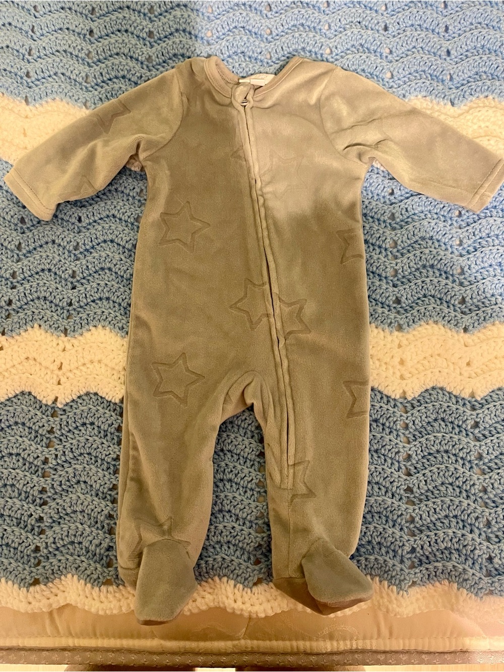 Baby Fleece Footed One-Piece in Gray - Soft Star Detail